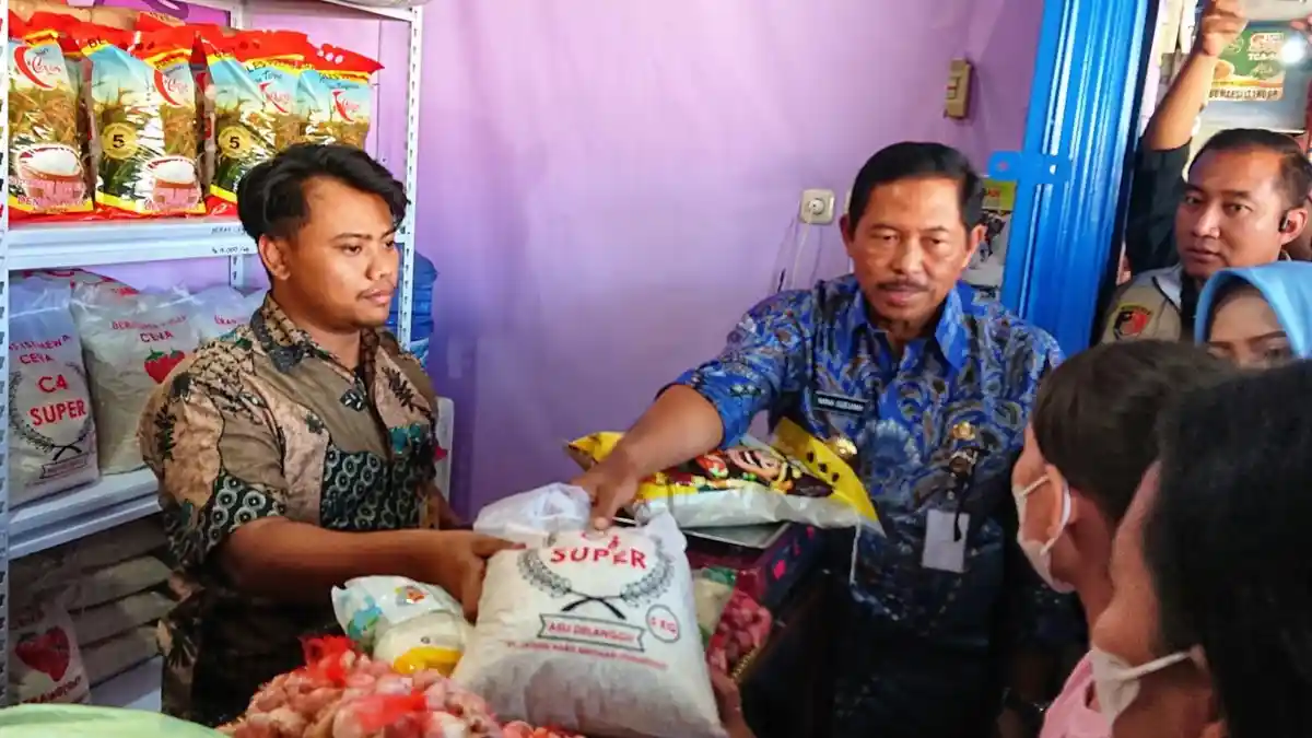 Si-Manis Mart Pasar Bulu Semarang, Toko Bahan Pangan Murah BUMD se-Jateng, Inovasi Tekan Inflasi