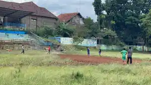 Anak-anak-bermain-sepakbola-di-lahan-yang-akan-dibangun-rusunami-di-Sadang-Serang.jpg