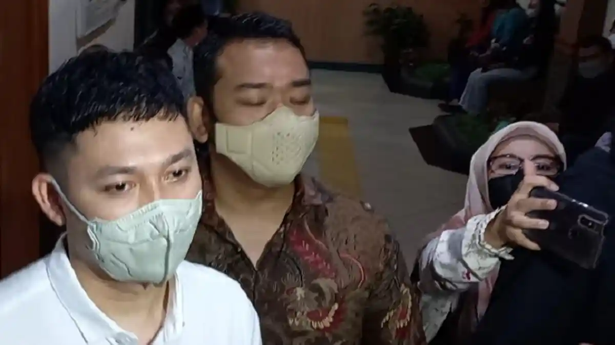 Angga Wijaya Hadiri Sidang Talak Cerai terhadap Dewi Perssik di Pengadilan Agama Jakarta Selatan