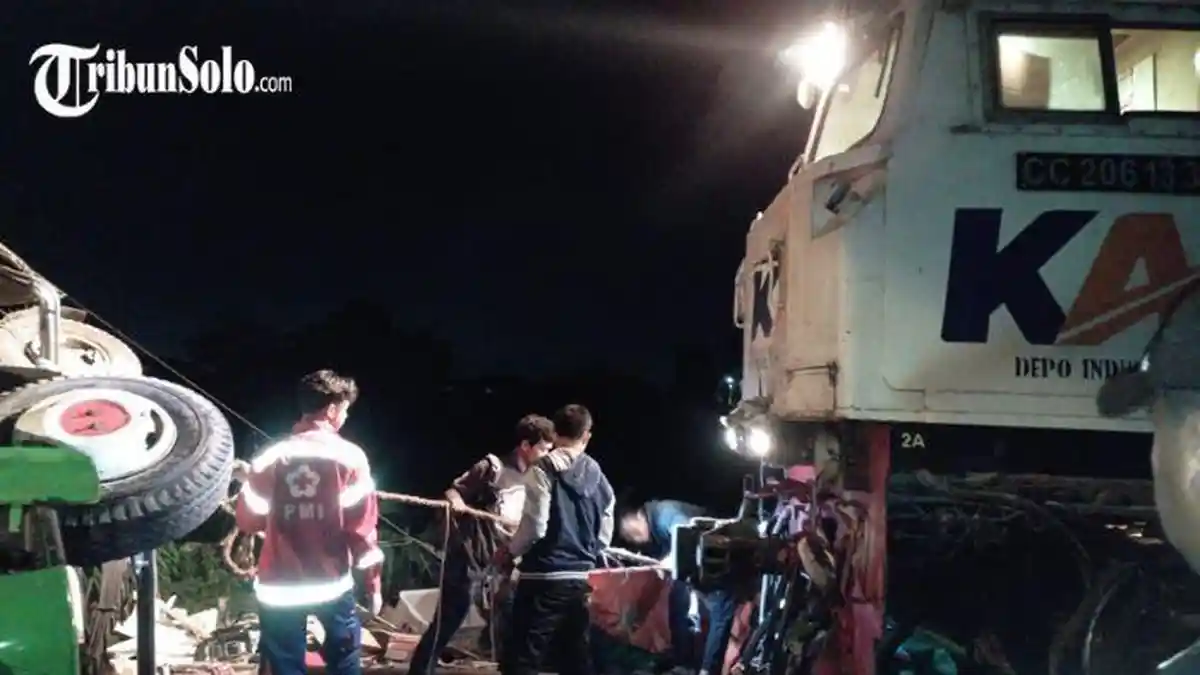 Proses Evakuasi Badan Truk Ekspedisi yang Tertabrak KA Sancaka di Sragen Butuh Waktu 3 Jam