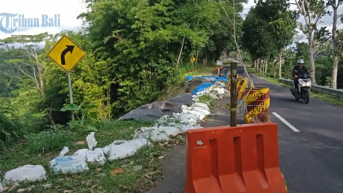 Perbaikan Jalan Jebol di Kayubihi Bangli Diharapkan Jadi Prioritas Tahun 2021
