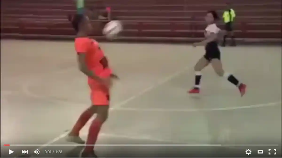 Gara-gara Pamer Skill Saat Pertandingan Futsal, Perempuan Ini Dapat Hal Tak Terduga Dari Lawannya