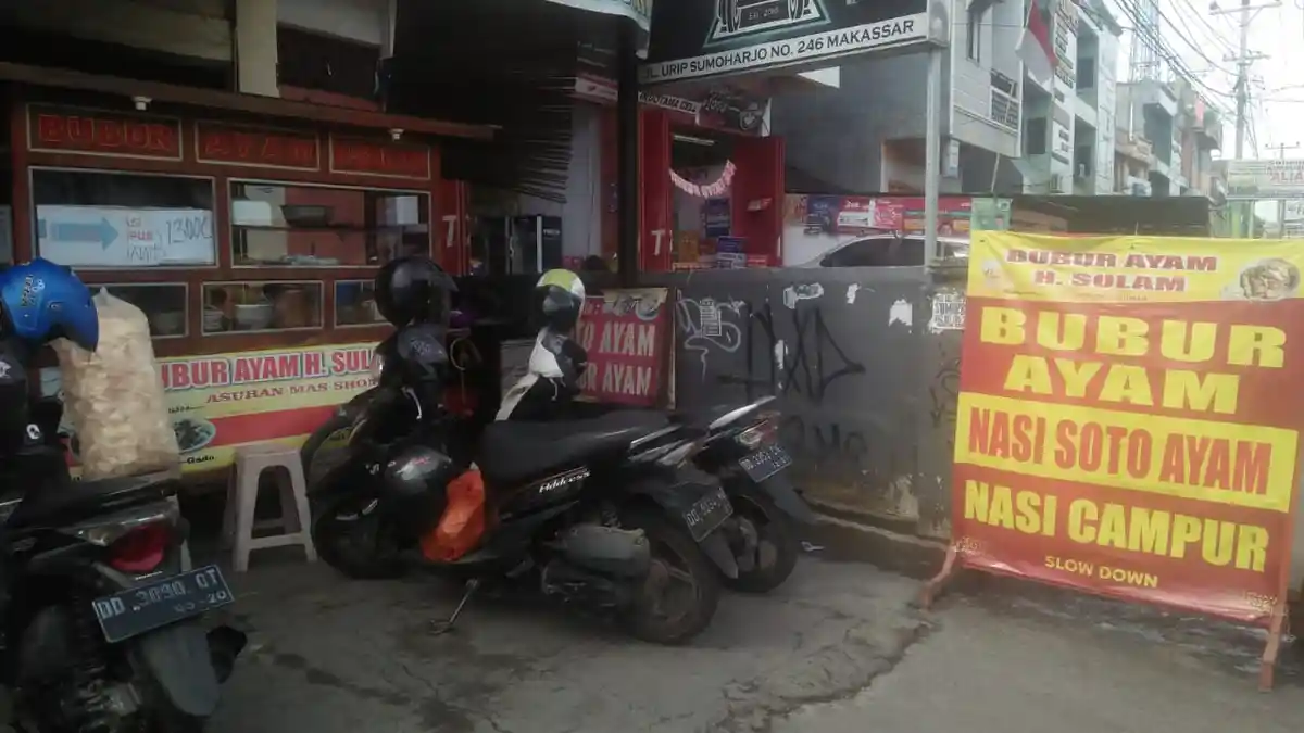 TRIBUNWIKI: Terinspirasi dari Sinetron, Ini Bubur Ayam H Sulam di Makassar, Bisa Dicoba! - 30112018_bubur.jpg