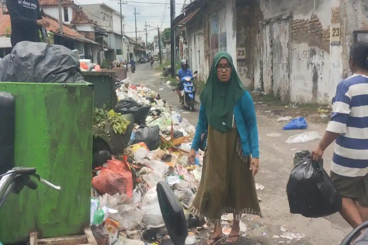 Tebaran Sampah Kembali Menghiasi Jalanan Kota Bangkalan, Warga Jengkel Pertanyakan Perhatian Pemda