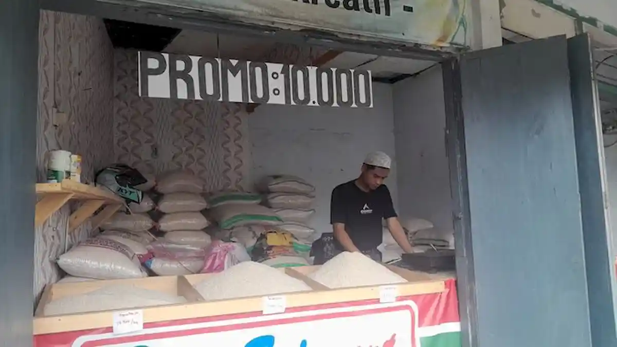 Harga Beras Naik, Penjual Beras di Pasar Manis Ciamis Ini Tetap Bertahan dengan Harga Standar
