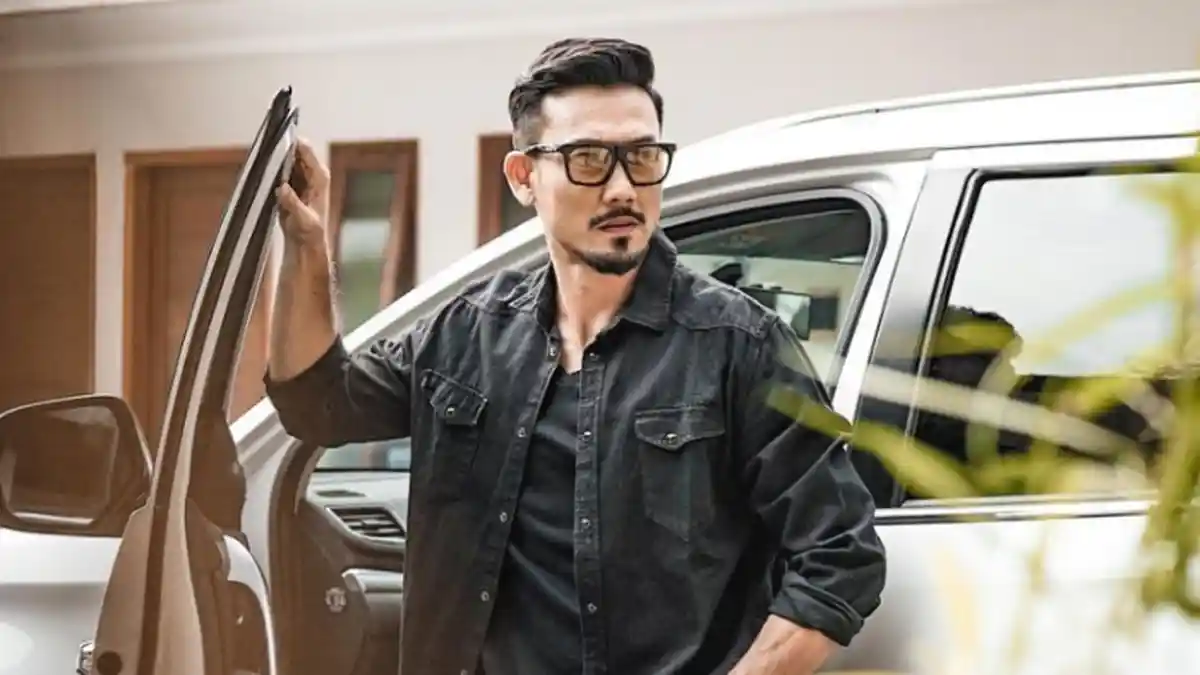 Datangkan Ustaz ke Podcastnya, Denny Sumargo Syok Tahu Ada Jin yang Nempel di Dirinya: Dari Kecil