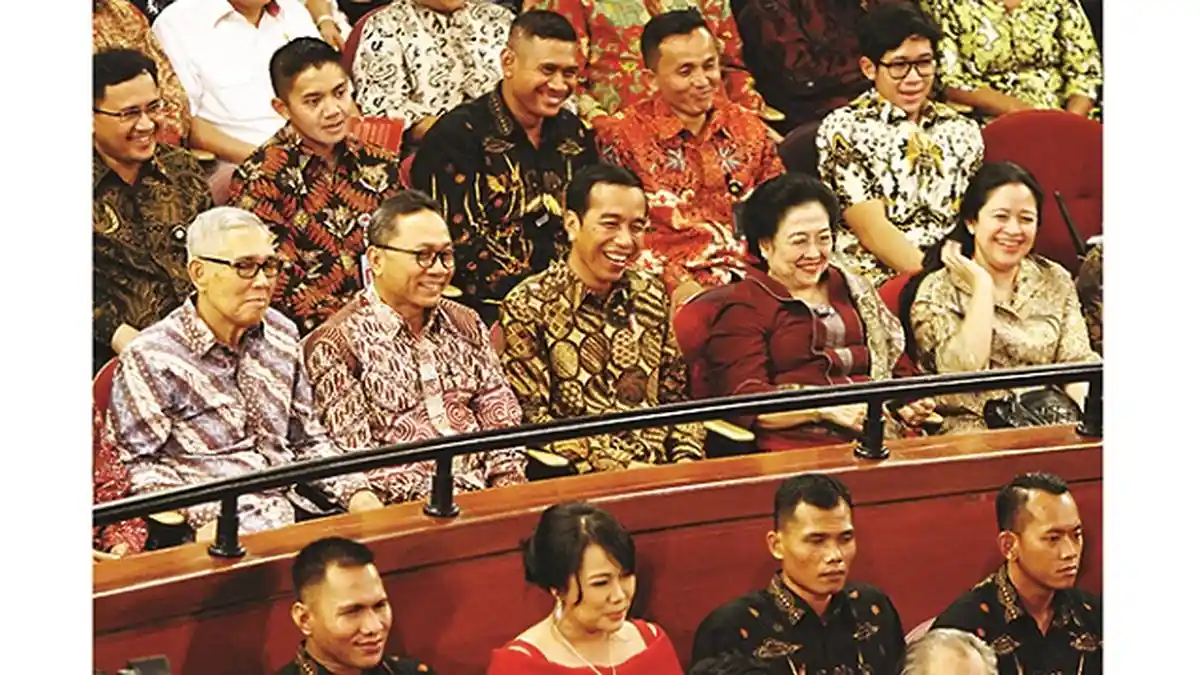 Jokowi Terpingkal-pingkal Nonton Guyonan Cak Lontong di HUT ke-70 Megawati