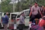 Sosok-enam-orang-pemedek-dalam-satu-keluarga-tewas-dalam-kecelakaan-minibus-di-jalan.jpg