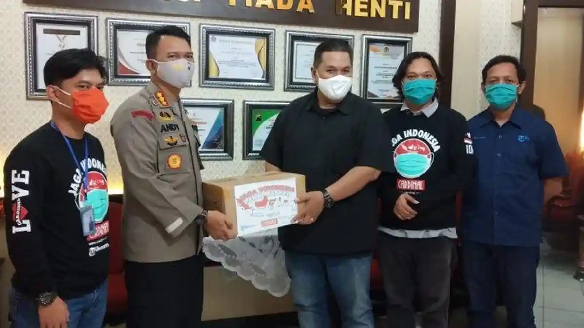 3.000 Masker Dibagikan Tribunnews Bersama Cardinal ke Polresta Solo