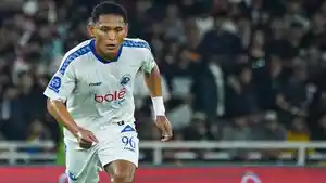 Iksan-Lestaluhu-saat-masih-berseragam-Arema-FC-pada-musim-2025-2026-Saat-ini-kontraknya.jpg