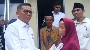 Gubernur-Banten-Andra-Soni-RTLH-lebak.jpg