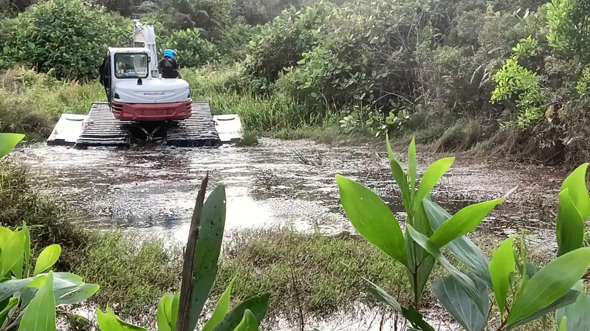 Dinas PUTRP Bangka Tengah dan BWS Babel Mulai Lakukan Normalisasi, Ekskavator Mulai Keruk Sungai