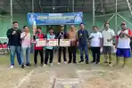 Foto-bersama-Pengkor-Perbasi-Medan-setelah-menyerahkan-hadiah.jpg