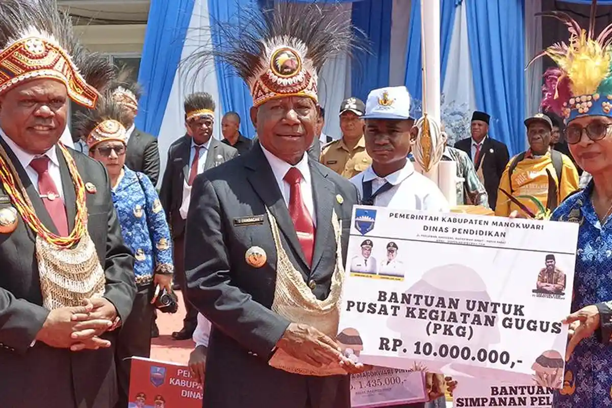 Gubernur Papua Barat Bantah Anggapan 'Manokwari Tidak Berkembang'