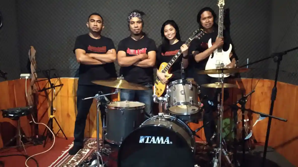 Band Rock and Roll dLamaholot Launching Single Gadis Lesung Pipi