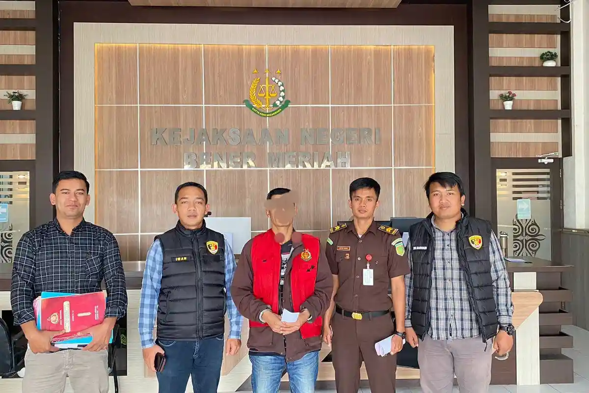 Polisi Serahkan Tersangka Kasus Ayah Bunuh Anak Kandung ke Kejari Bener Meriah