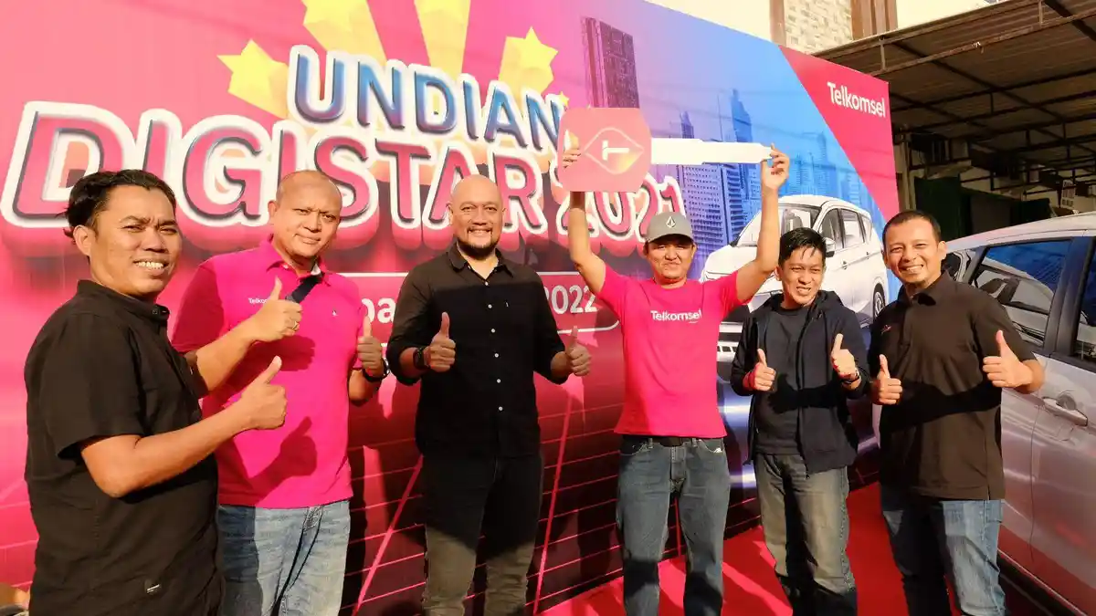 Selamat! Mitra Outlet Telkomsel di Sidrap Dapat 1 Unit Mobil Expander dari Program Digistar 2021