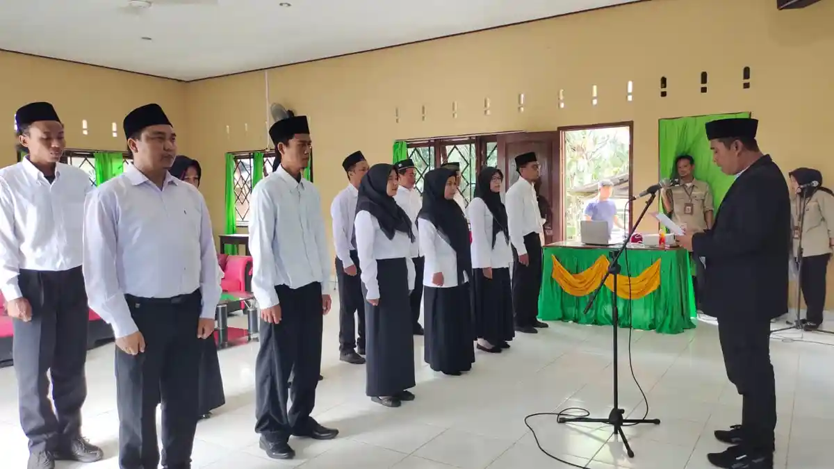 Ketua Panwascam Singkep Barat Lantik 12 Panswas Desa dan Kelurahan