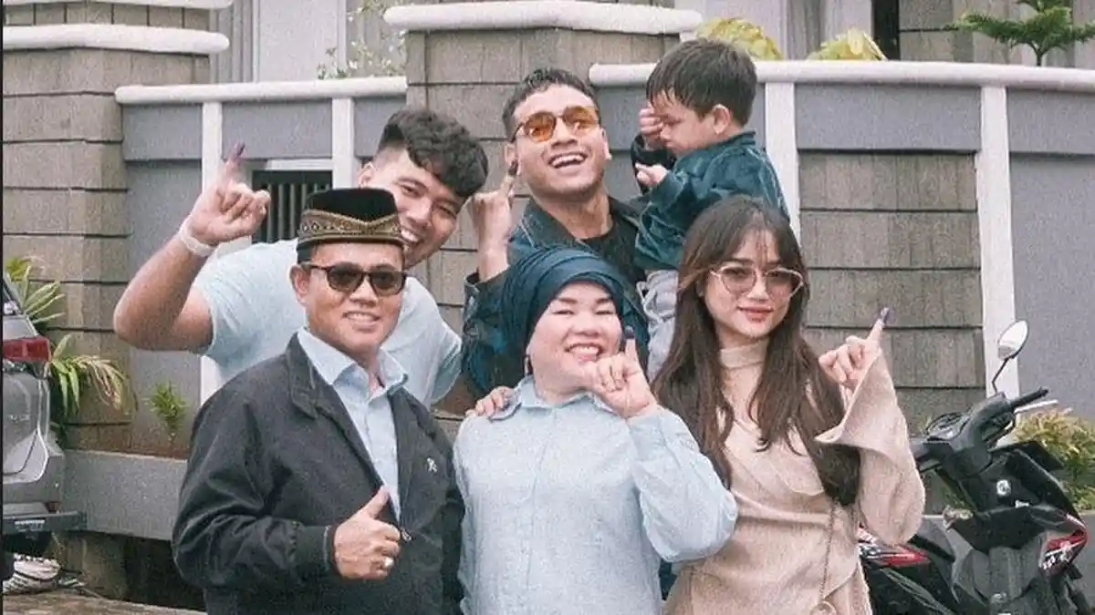 Pamer Usai Nyoblos, Fuji: Jangan Sampai Golput Gais!