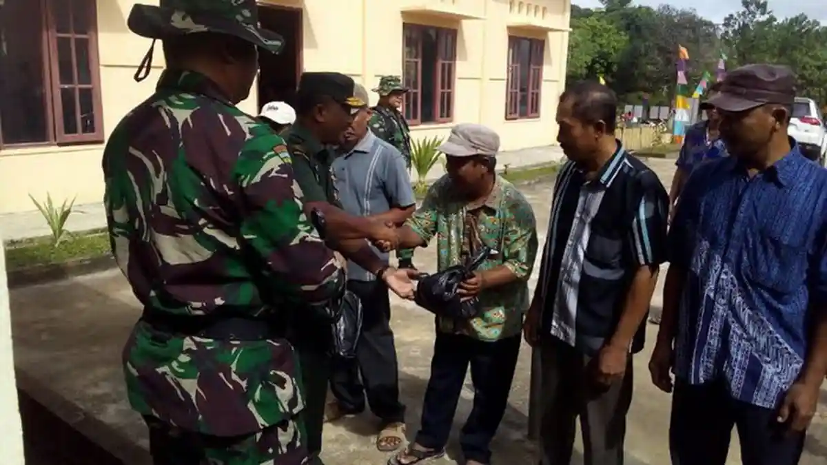 Evaluasi Program TMMD, Kasdam VI Mulawarman Tinjau Program Kesehatan hingga Serahkan Sembako