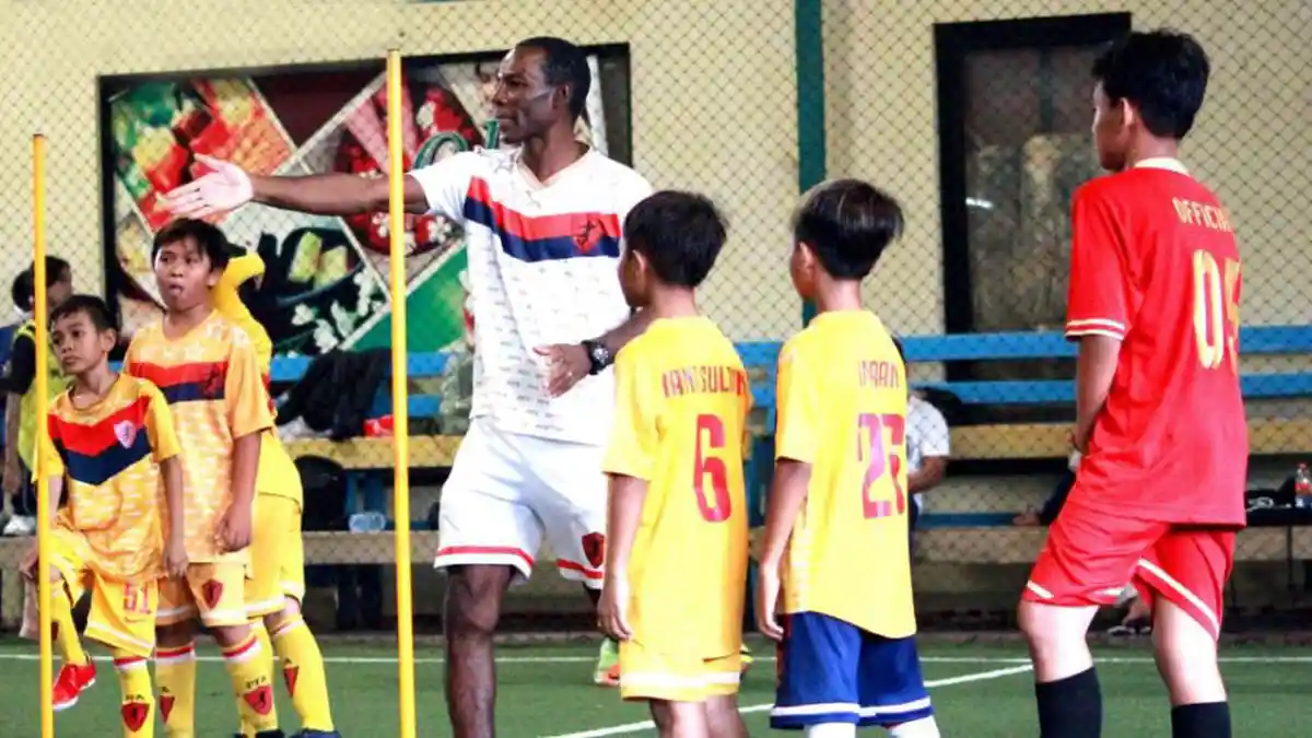 Plus Football Academy Seimbangkan Sepak Bola dan Pendidikan Terhadap Pemain Muda