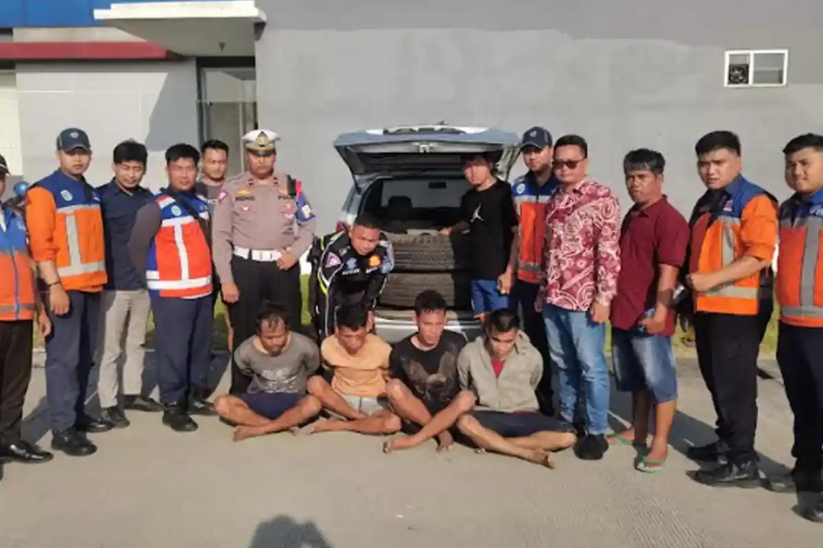 Kejar-Kejaran di Jalan Tol, Sindikat Maling Ban Serep Truk Lintas Kota Ditangkap PJR Polda Jatim