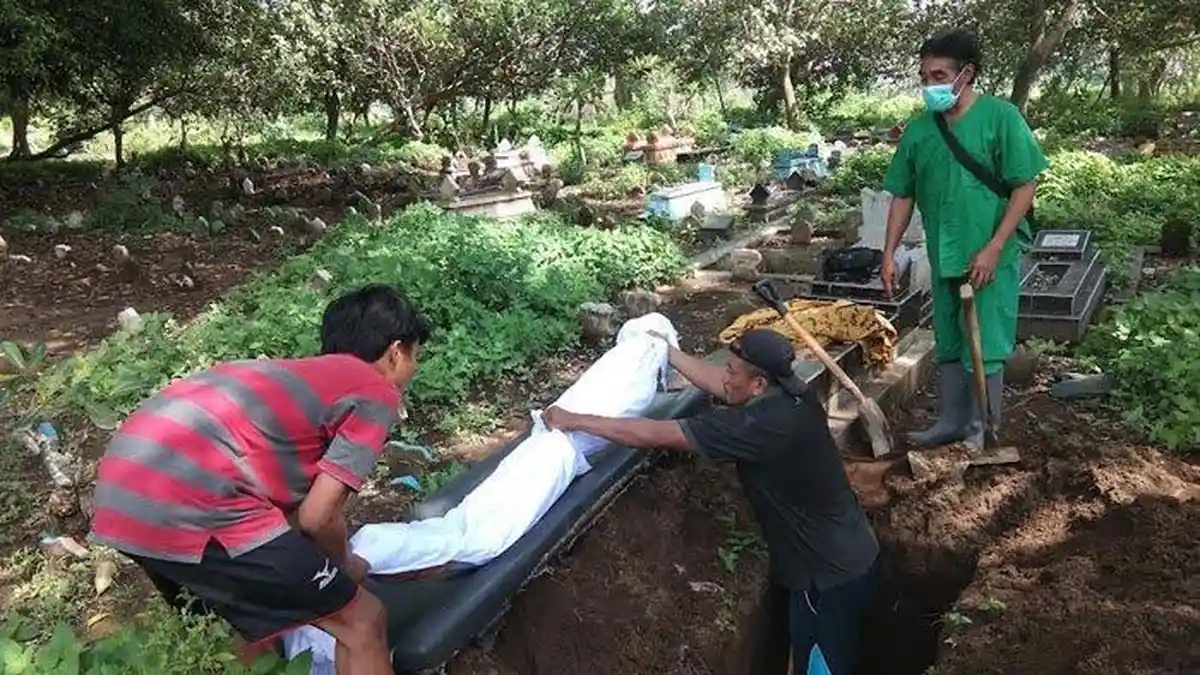 Mayat Manusia Bertato yang Ditemukan di Lumajang Dimakamkan, Indentitasnya Belum Diketahui