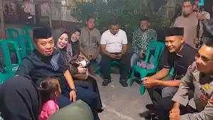 Bupati-Karawang-Aep-Syaepuloh-mengunjungi-rumah-duka-korban.jpg