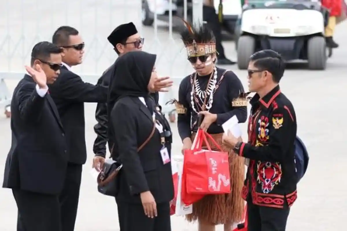 10 Potret Keseruan di Balik Layar Upacara HUT Kemerdekaan RI ke-79 di IKN Nusantara, Kaltim - POTRET-DI-BALIK-LAYAR-UPACARA-HUT-KEMERDEKAAN-RI-KE-79-4.jpg