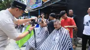 Satpol-PP-Kota-Pekanbaru-yang-mengikuti-aksi-pangkas-bersama.jpg