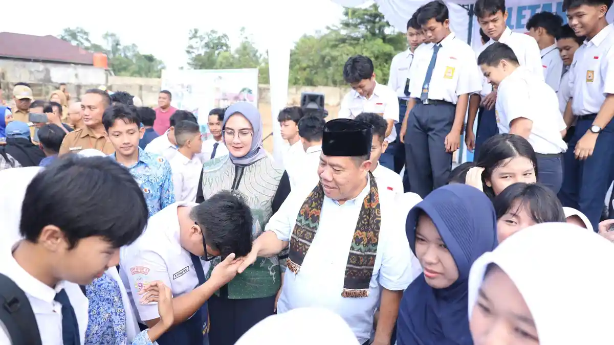 Peletakan Batu Pertama SMA Negeri 5 Pangkalpinang oleh Gubernur Hidayat Arsani - Posbelitung.co