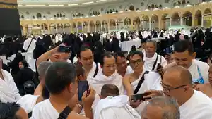 Nasaruddin-Umar-saat-menjalani-umrah-di-Masjidil-Haram-8.jpg