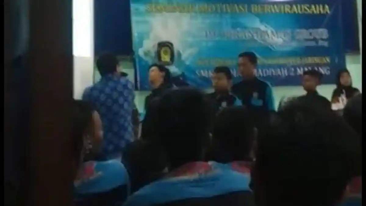 Viral Video Pemukulan Siswa oleh Seorang Motivator di Malang