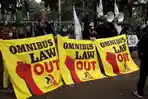 massa-pendemo-buruh-tolak-omnibus-law.jpg