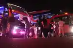 Sejumlah-pemudik-memadati-jasa-transportasi-darat-Terminal-Tipe-A-Banda-Aceh.jpg