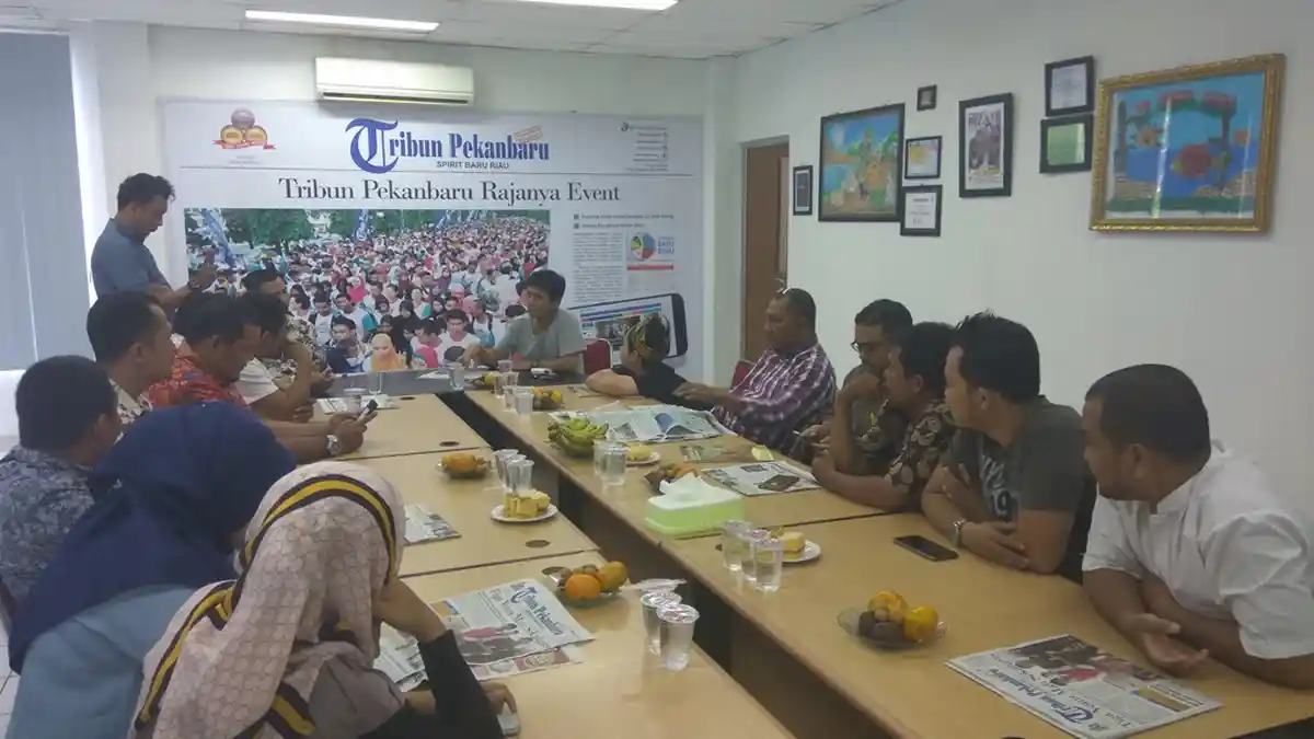 VIDEO: Maestro Drumer Indonesia Gilang Ramadhan dan Rombongan Sambangi Tribun Pekanbaru
