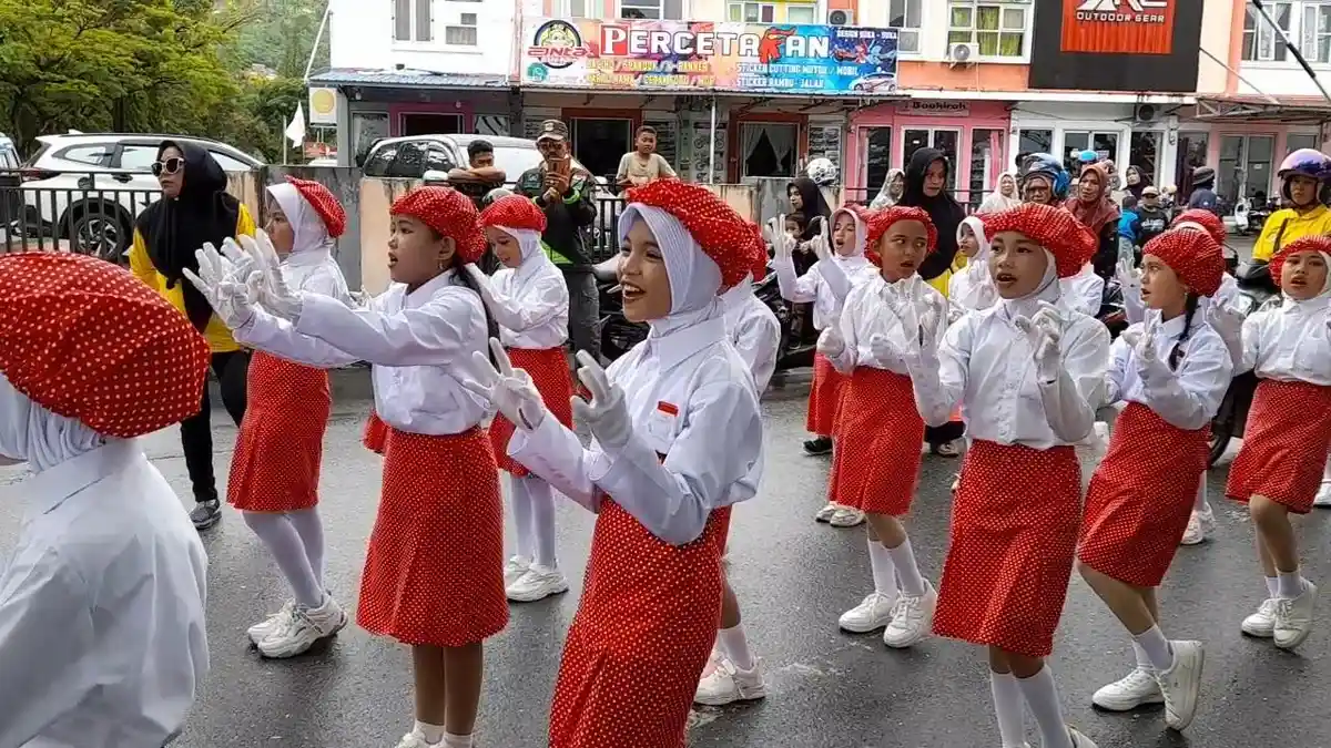Lomba Gerak Jalan Tingkat SD di Luwuk Banggai Diikuti 103 Peserta