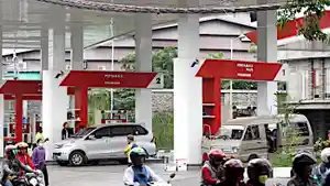 ilustrasi-masyarakat-mengantre-pembelian-bbm-di-spbu.jpg