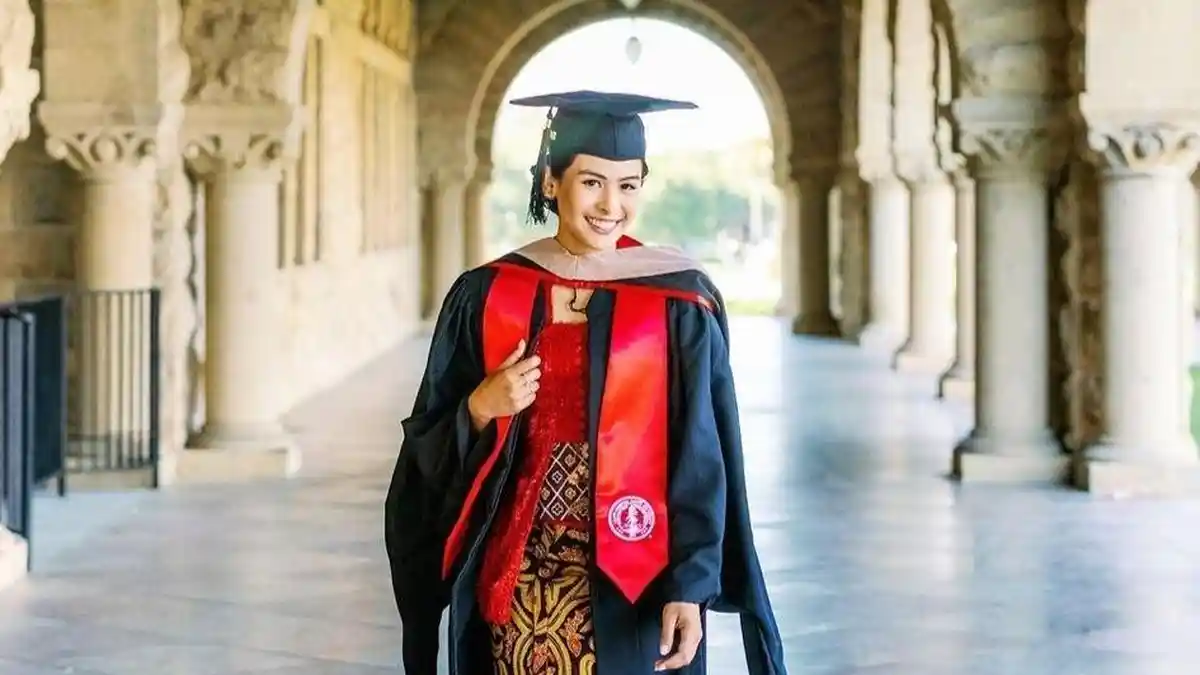 Bikin Bangga, Maudy Ayunda Resmi Sandang Gelar Master dari Stanford University
