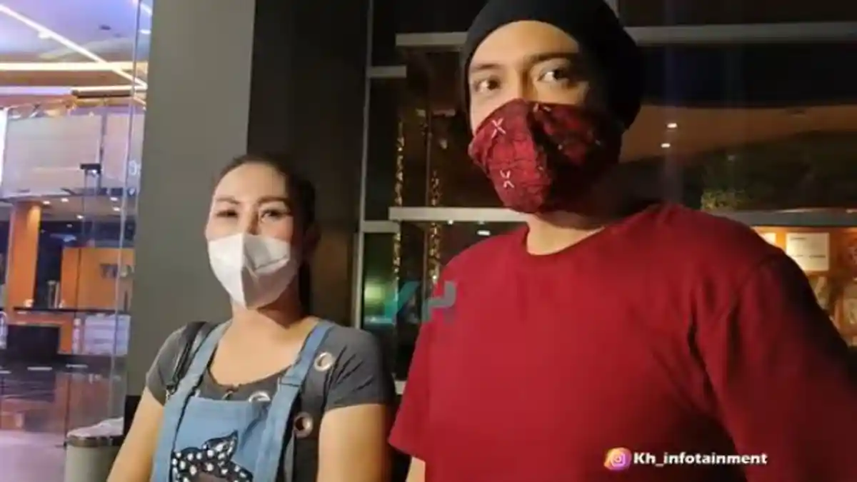 Belum Resmi Cerai dari Rio Reifan, Henny Mona Jalan Bareng Sandy Tumiwa, Ungkap Kedekatannya