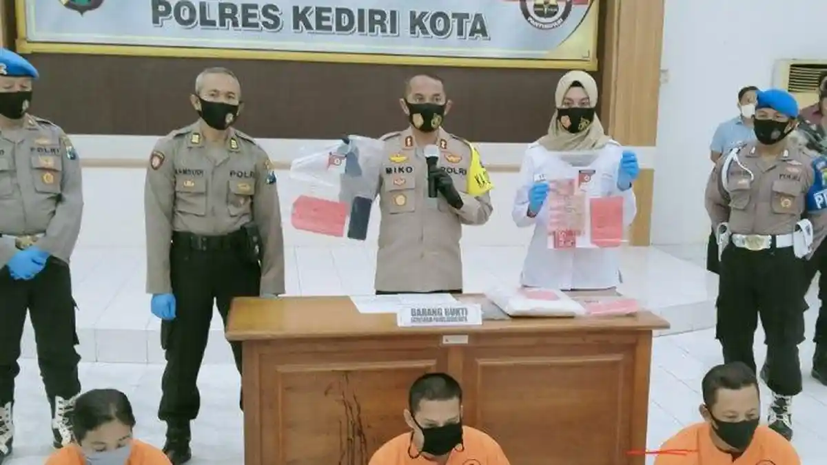 Dua Tahun Pasutri Kediri Umbar Layanan Seks Threesome dan Tukar Pasangan, Segini Tarif yang Dipasang