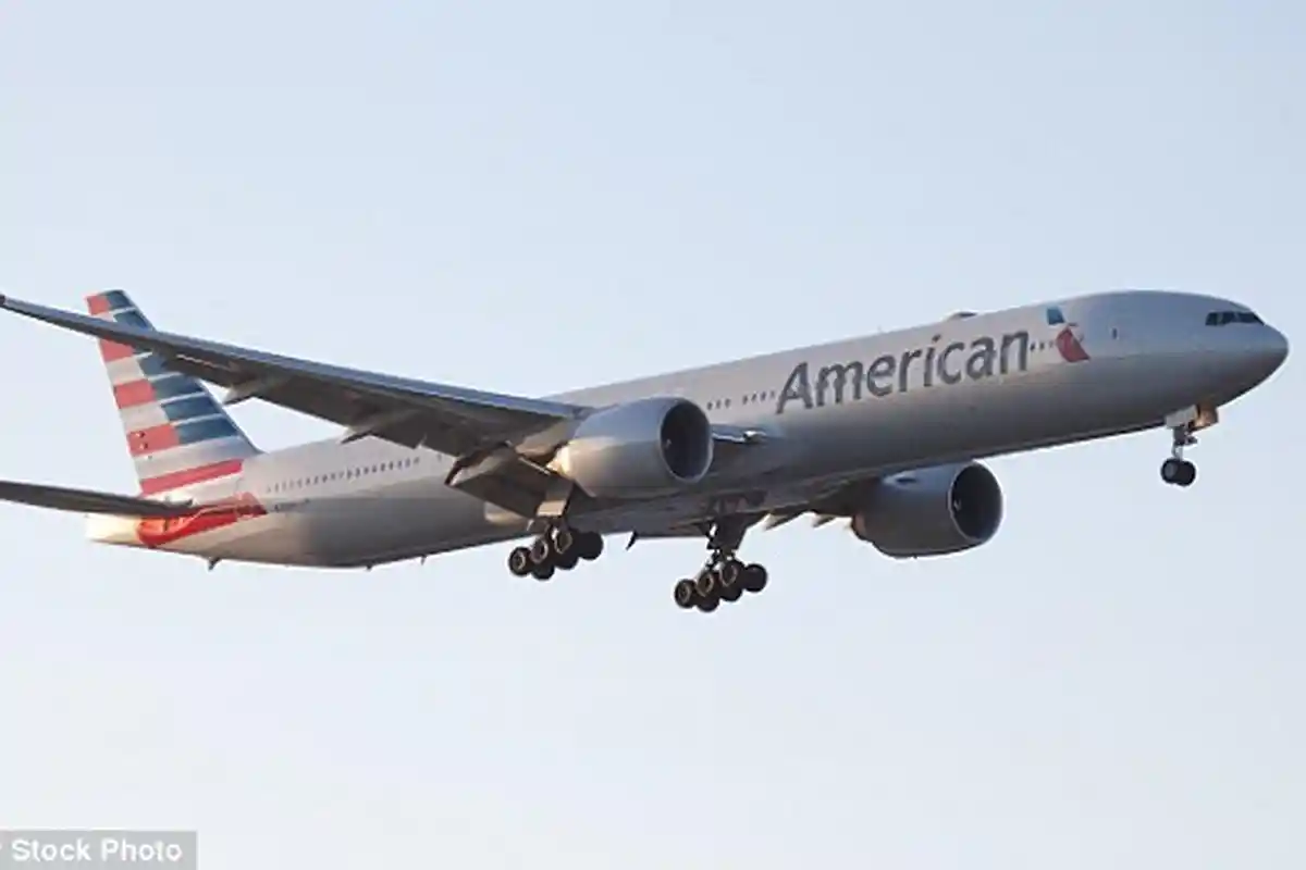 Petugas Kargo Terjebak di Bagasi Pesawat American Airlines karena Ketiduran