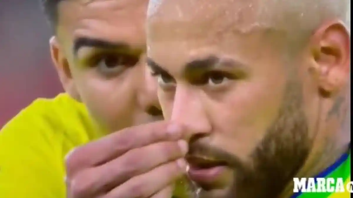 Video Viral Casemiro Usap Hidung Neymar di Laga Brasil Vs Korsel, Ternyata Oleskan Benda Ini