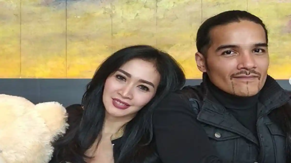 Ada yang Sampai Tinggalkan Istri Pertama, Deretan Pesulap Indonesia yang Miliki Istri Cantik