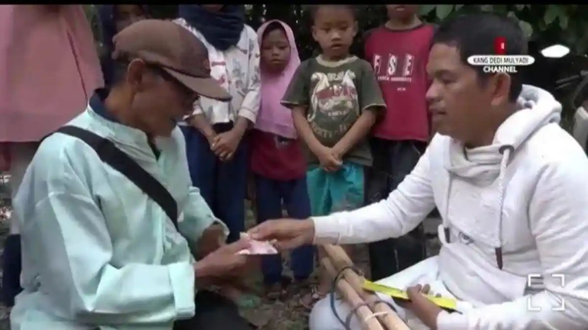 Aki Rastama Kini Bisa ''Nyandung'' Setelah Dapat Bantuan dari Dedi Mulyadi