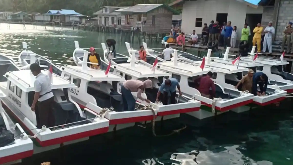 Pemkab Anambas Bagikan 16 Unit Kapal Tangkap Bagi Nelayan