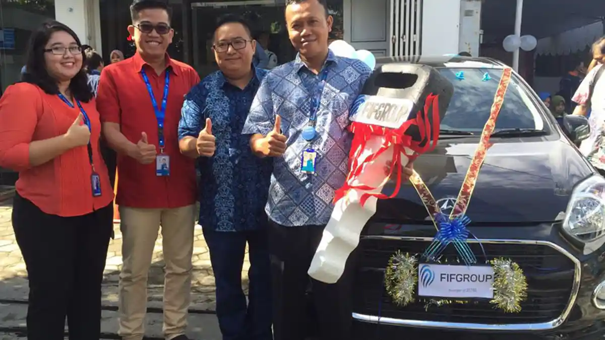 Kinerjanya Bagus, Kasir FIFGROUP Cabang Cilacap Ini Dapat Bonus 1 Unit Mobil Daihatsu Ayla
