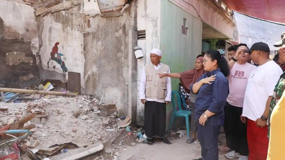 Tinjau Korban Rumah Roboh di Pedamaran Semarang, Agustina Pastikan Pendidikan Anak Terjamin