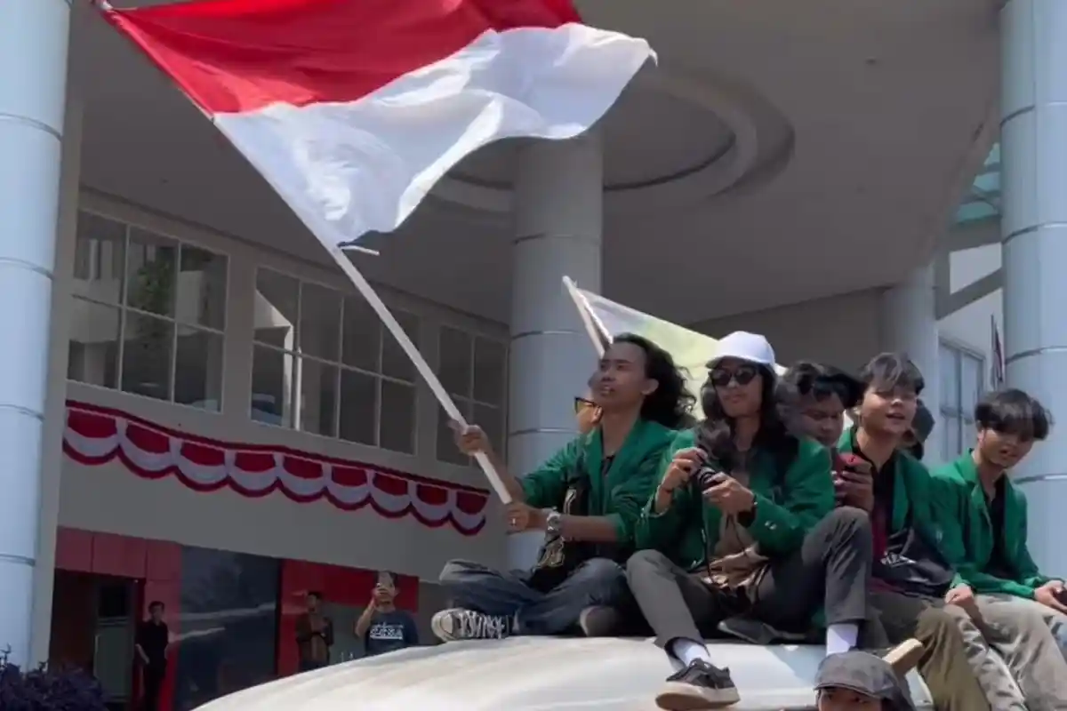 Kawal Putusan MK, Ratusan Mahasiswa Universitas Muhammadiyah Jakarta Menuju Gedung DPR RI 