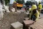 Perbaikan Trotoar Hos Cokroaminoto